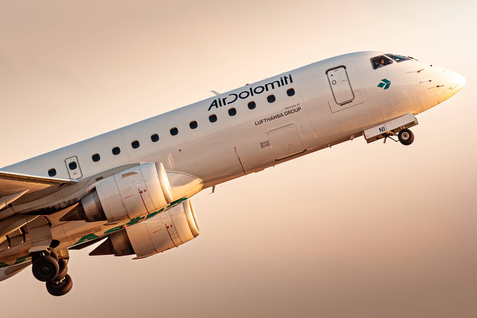 Air Dolomiti I-JENI at EPWR by Kevin