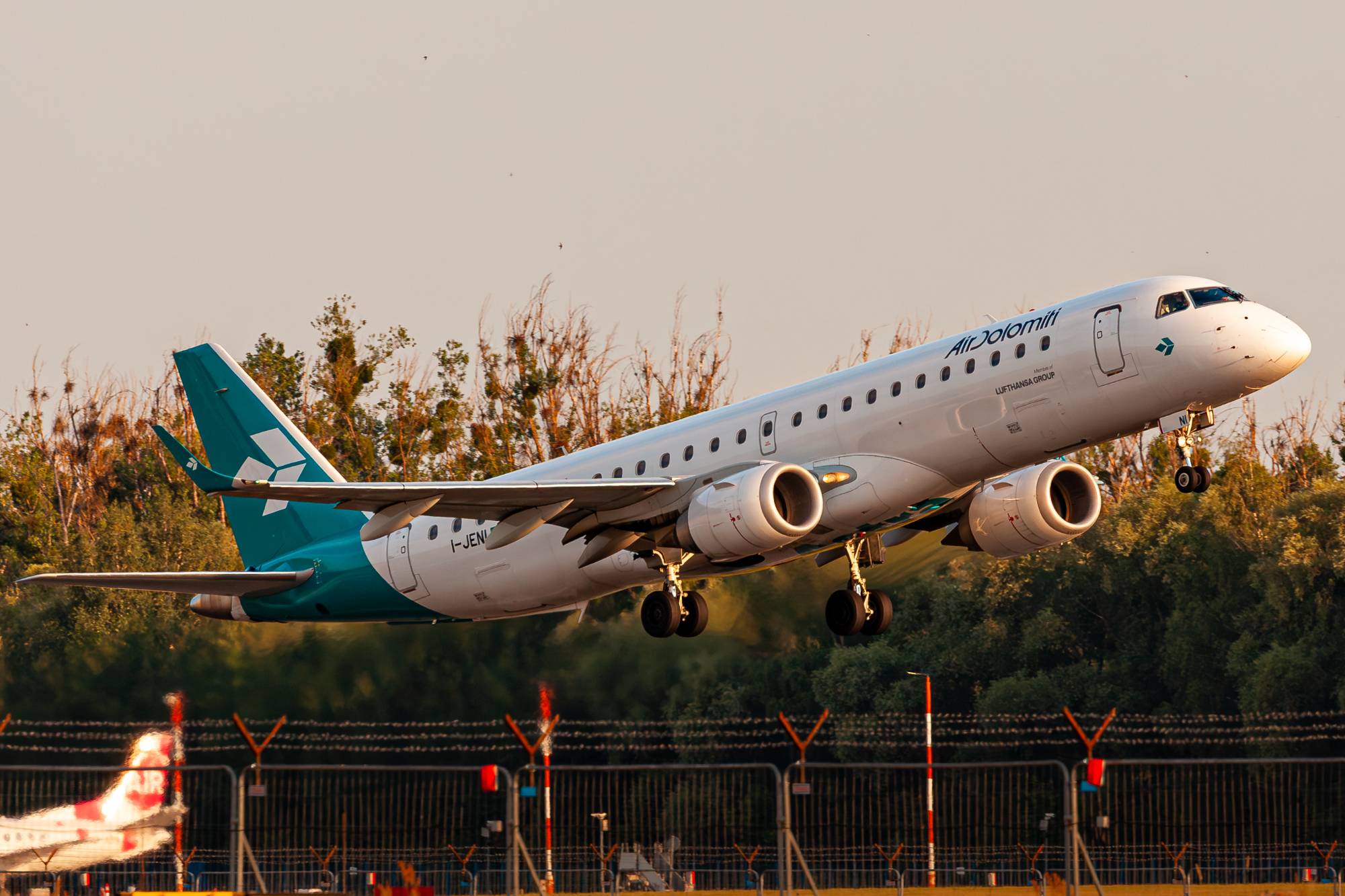 Air Dolomiti I-JENI at EPWR by Kevin