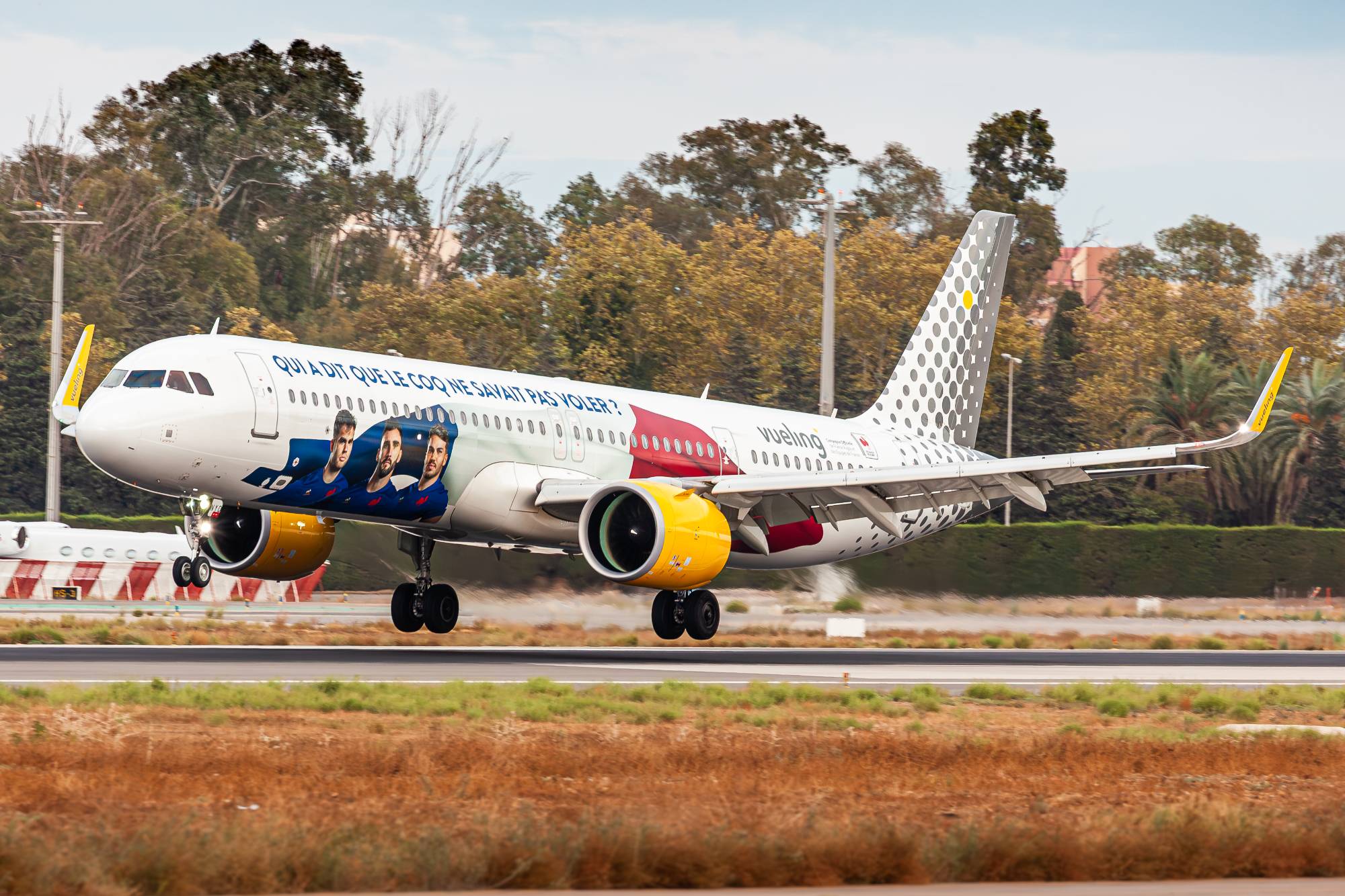 Vueling EC-NYD at LEMG by Kevin