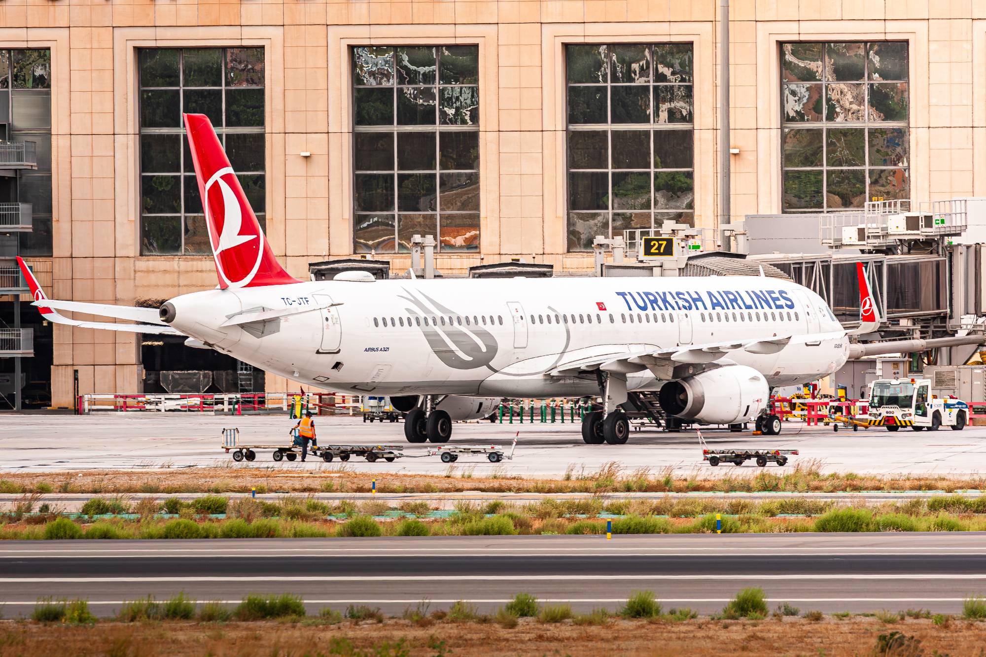 Turkish Airlines TC-JTF at LEMG by Kevin