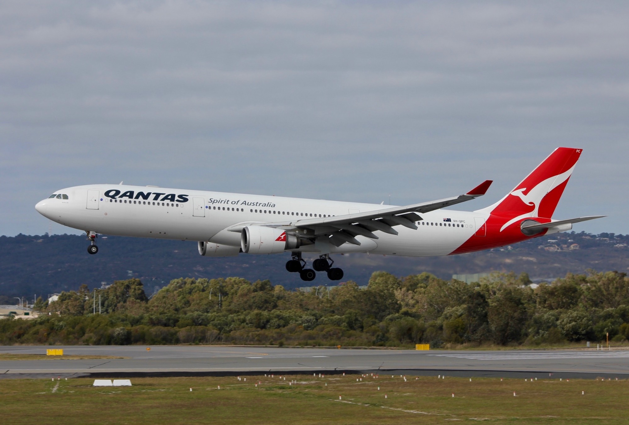 Qantas VH-QPC at YPPH by skeltonj99