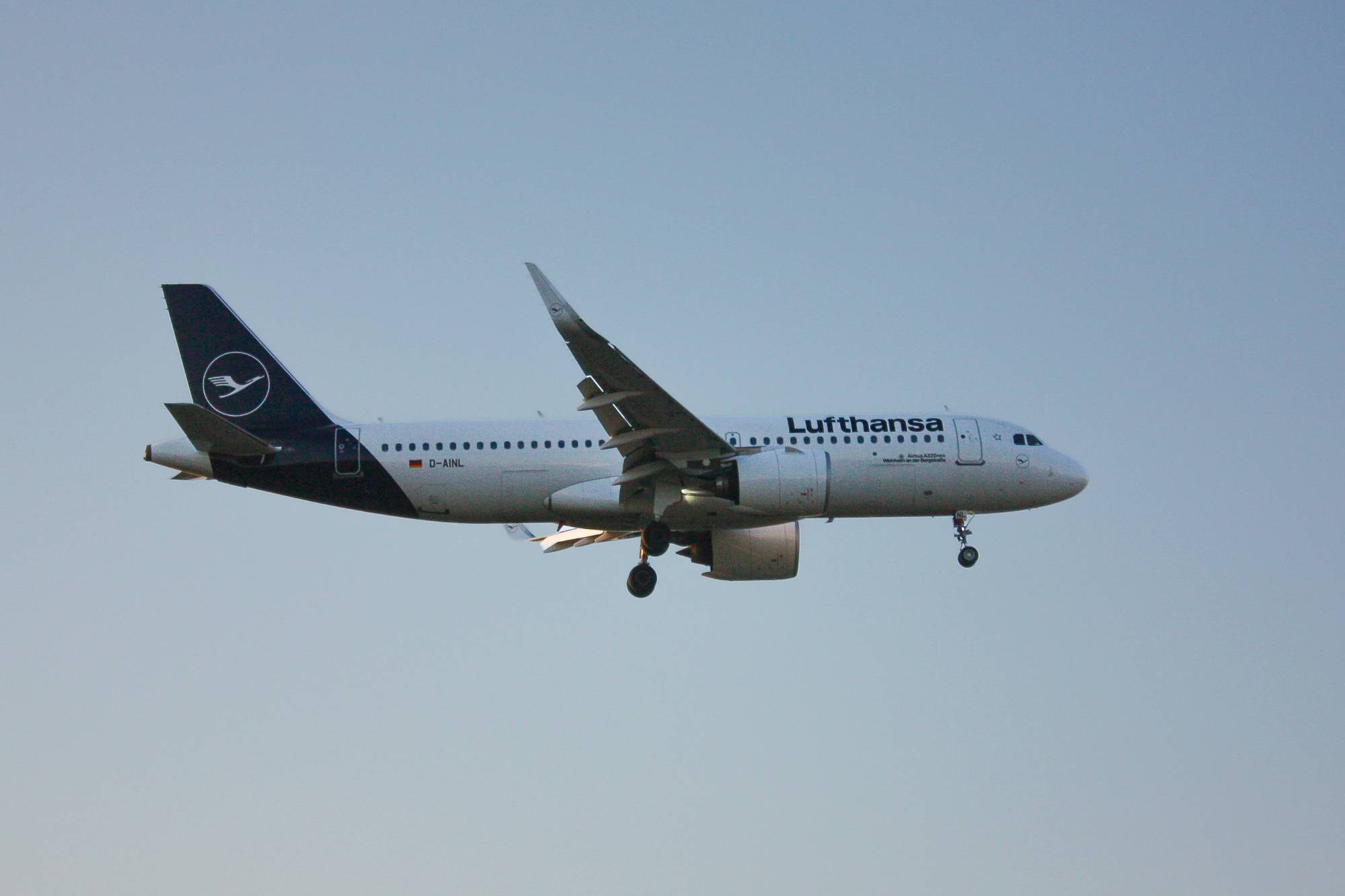 Lufthansa D-AINL at EGLL by The_Heathrow_Fan