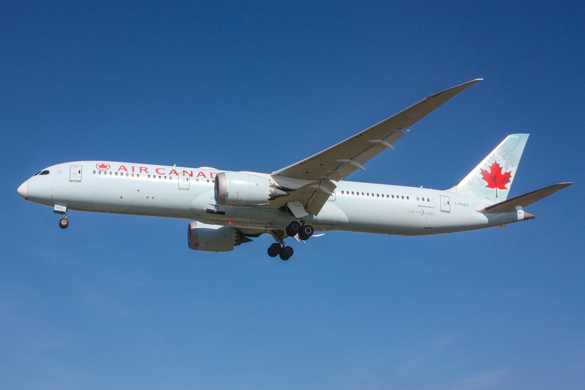 Air Canada C-FGEO at EGLL by The_Heathrow_Fan