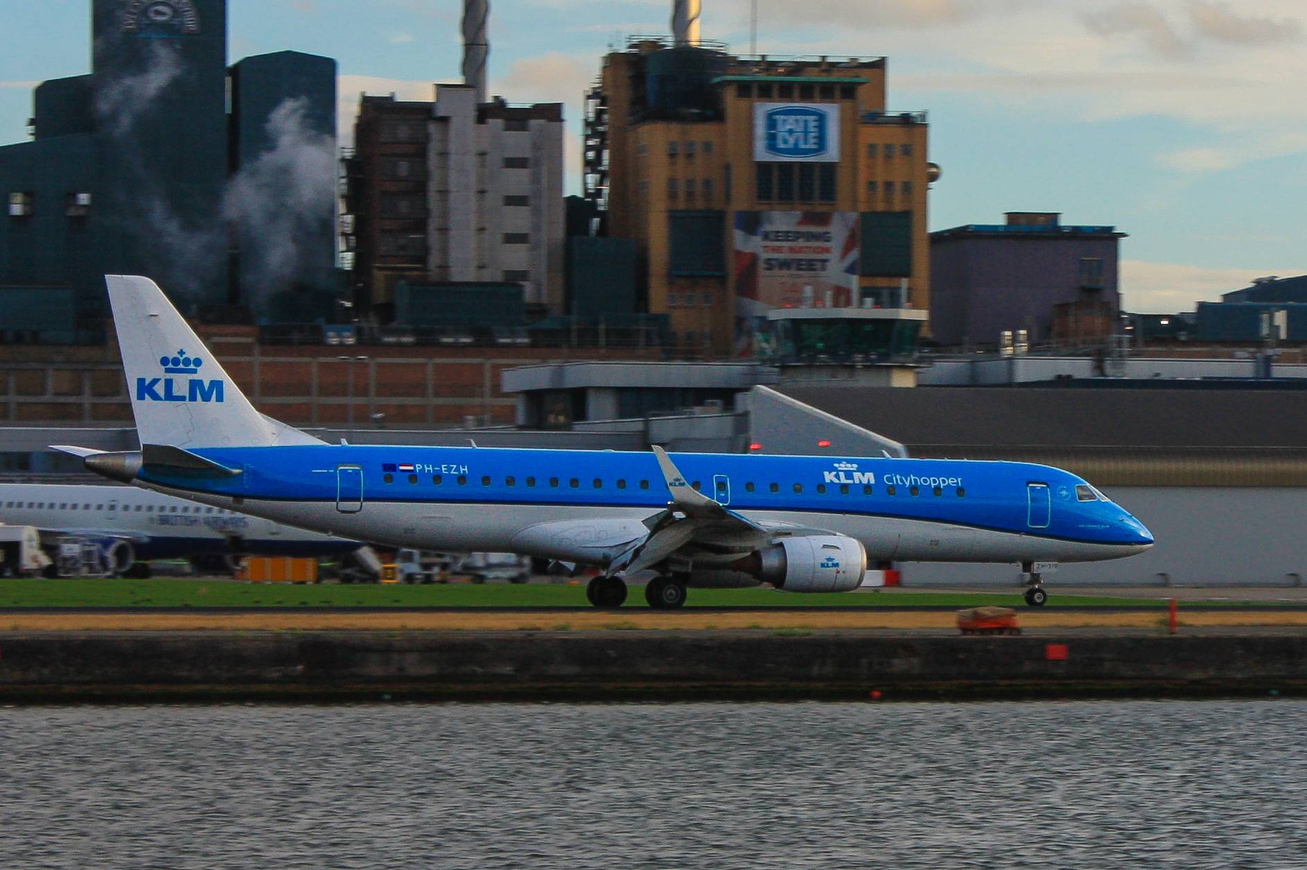 KLM PH-EZH at EGLC by The_Heathrow_Fan
