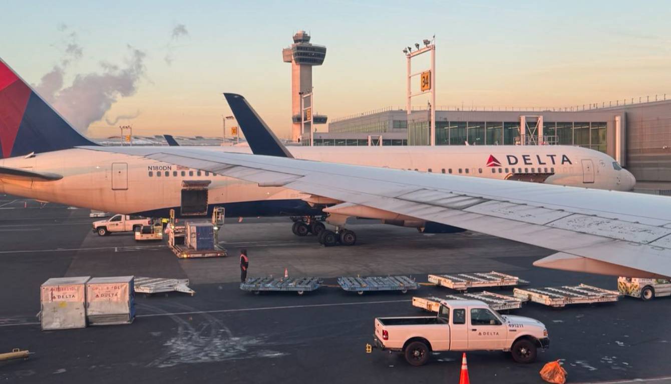 Delta Airlines N180DN at KJFK by flybyvibes7613