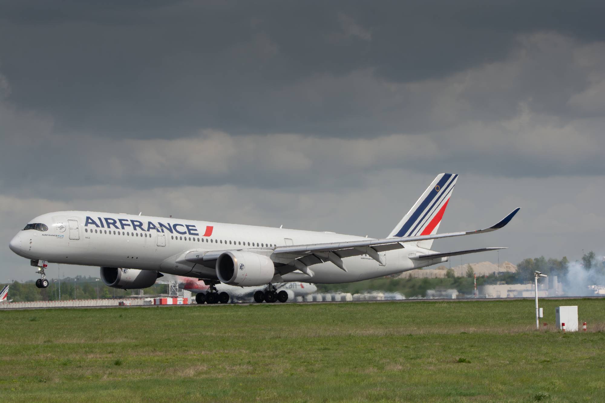 Air France F-HTYD at LFPG by flybyvibes7613