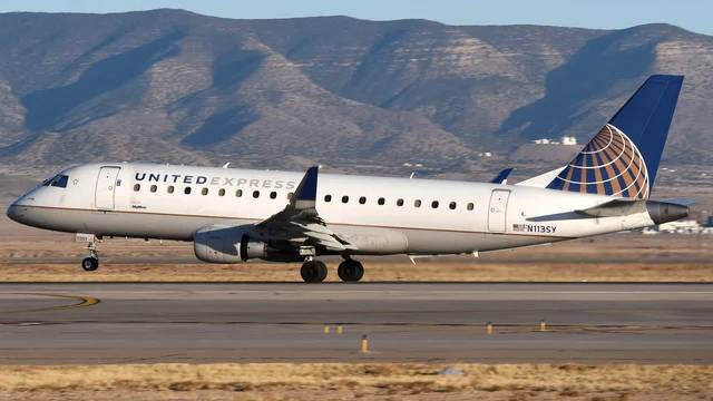 United Airlines N113SY at KDEN by planespotter