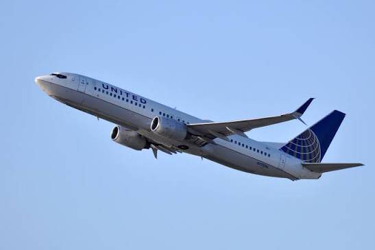 United Airlines N12221 at KDEN by planespotter