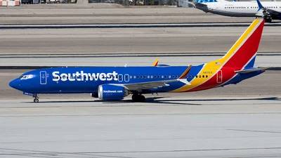 Southwest Airlines N8783L at KDEN by planespotter