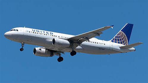 United Airlines N479UA at KDEN by planespotter