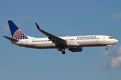 United Airlines N76502 at KDEN by planespotter