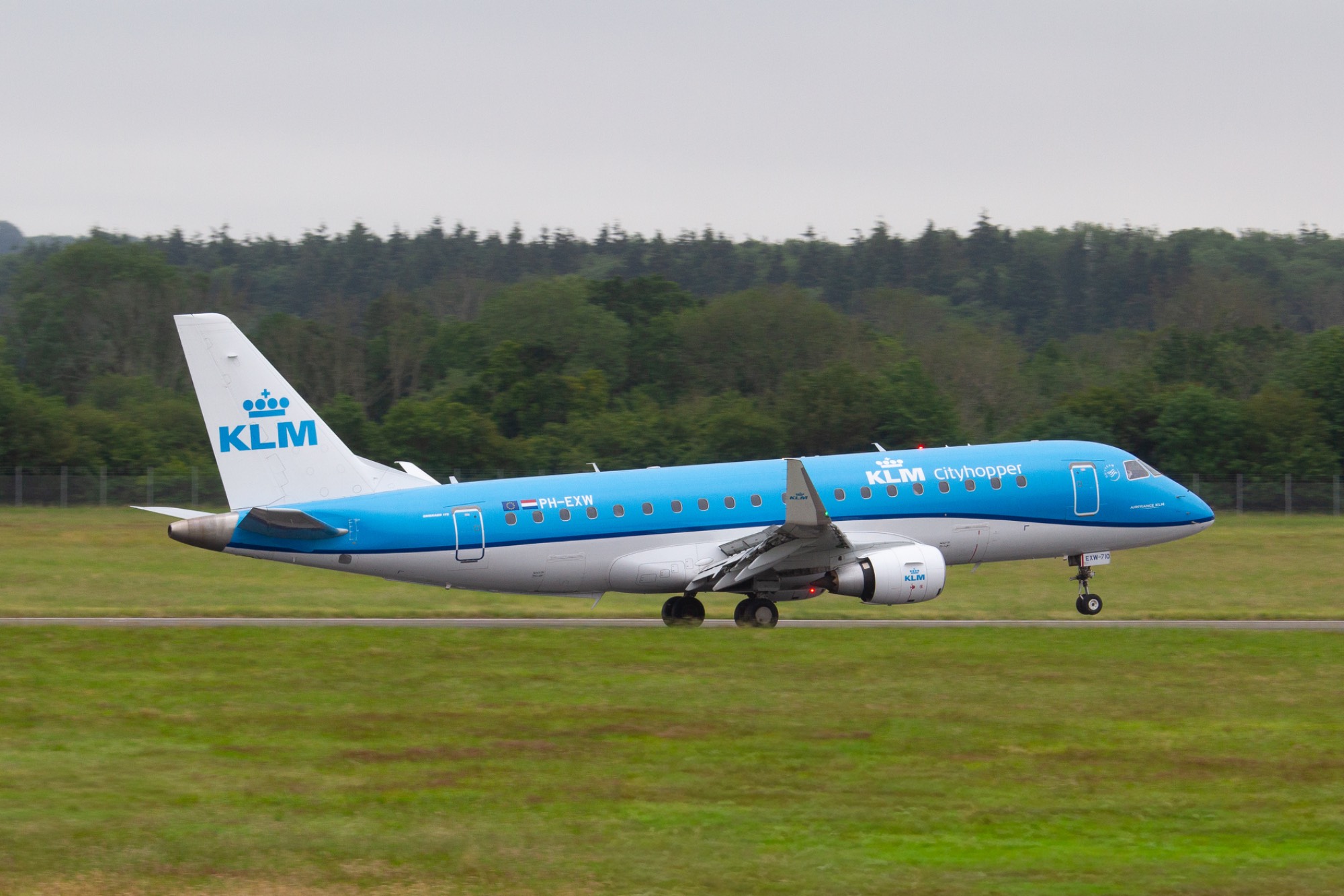 KLM PH-EXW at EGHI by oscarbromilow