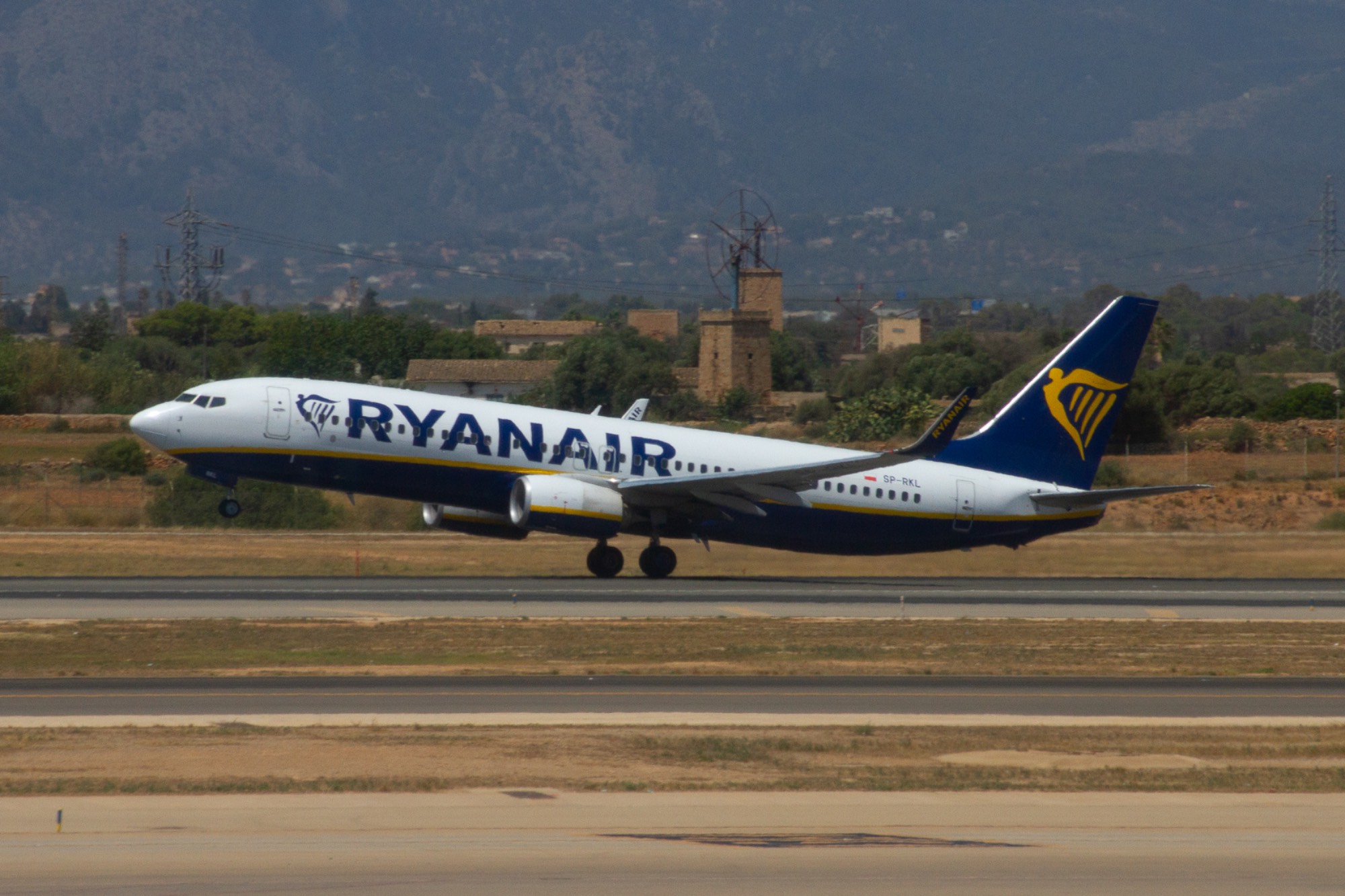 Ryanair SP-RKL at LEPA by oscarbromilow