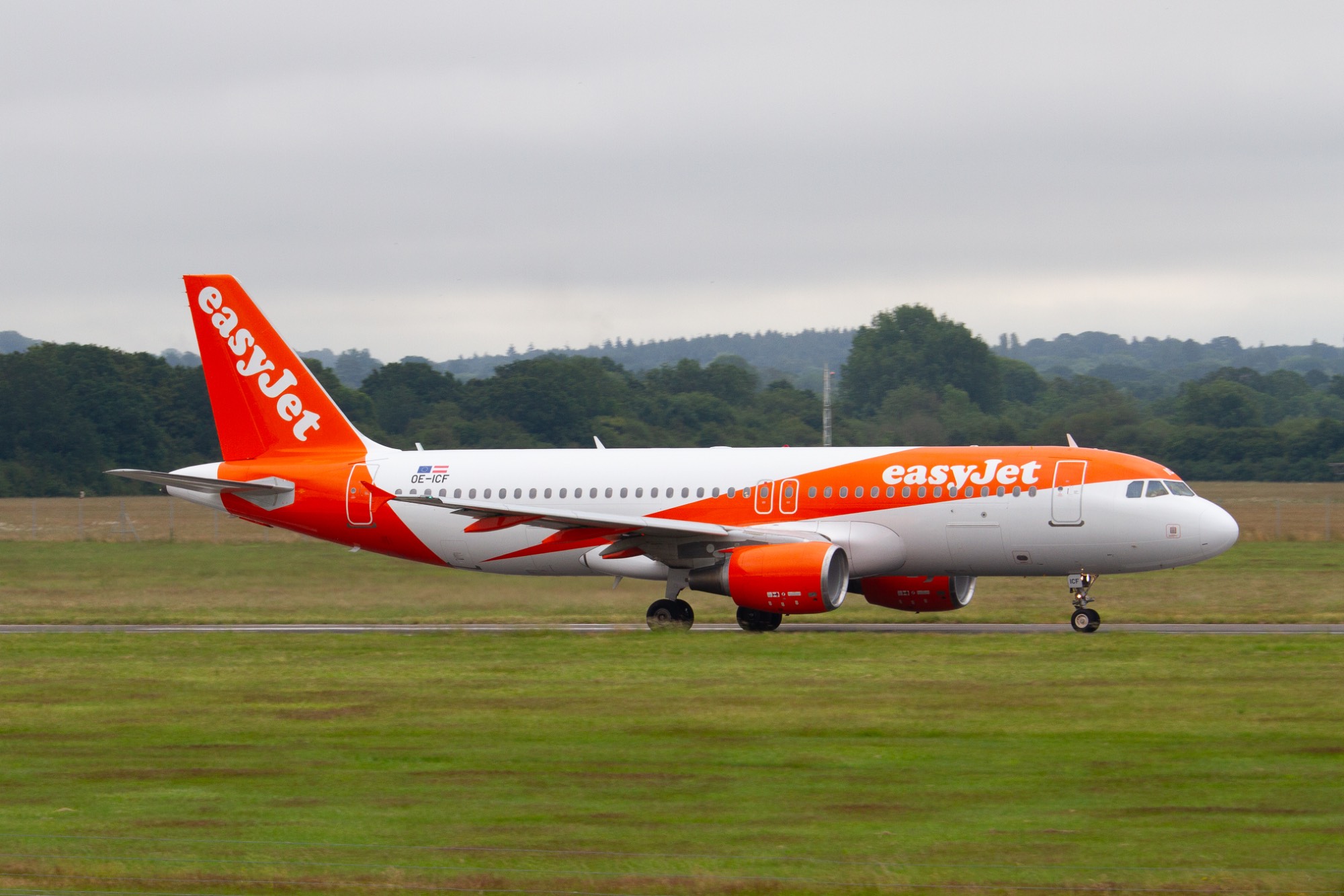 easyJet OE-ICF at EGHI by oscarbromilow