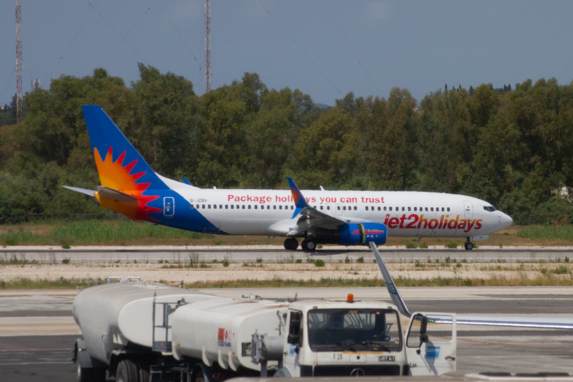 Jet2 G-JZBV at LGKR by oscarbromilow