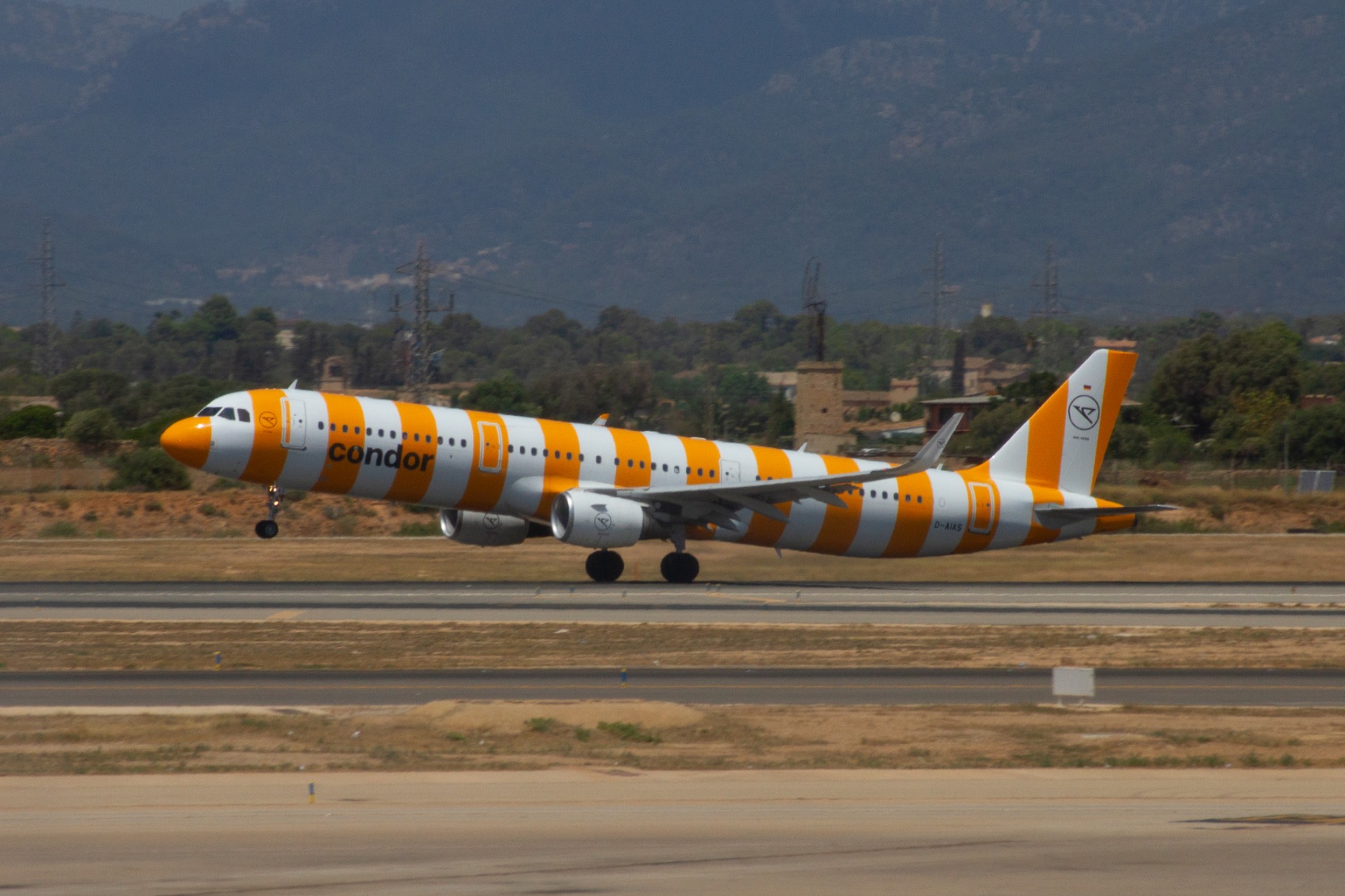 Condor D-AIAS at LEPA by oscarbromilow