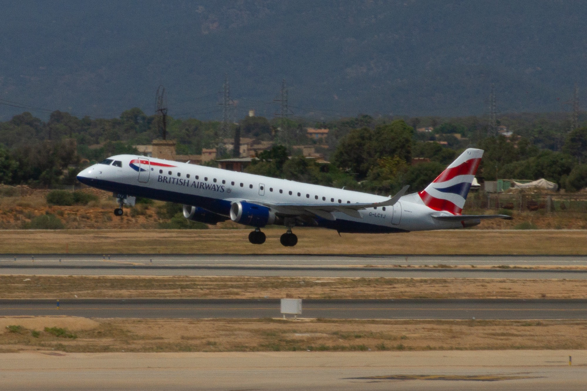 British Airways G-LCYJ at LEPA by oscarbromilow