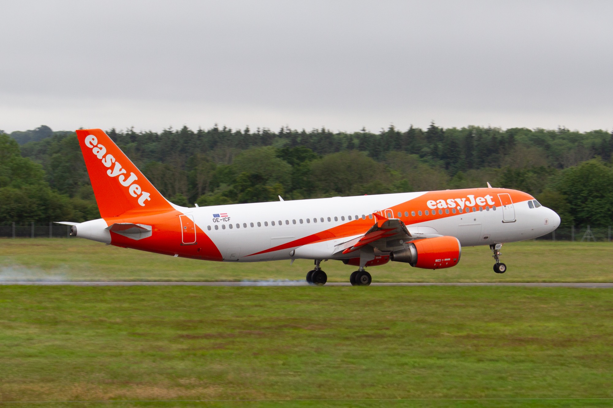 easyJet OE-ICF at EGHI by oscarbromilow