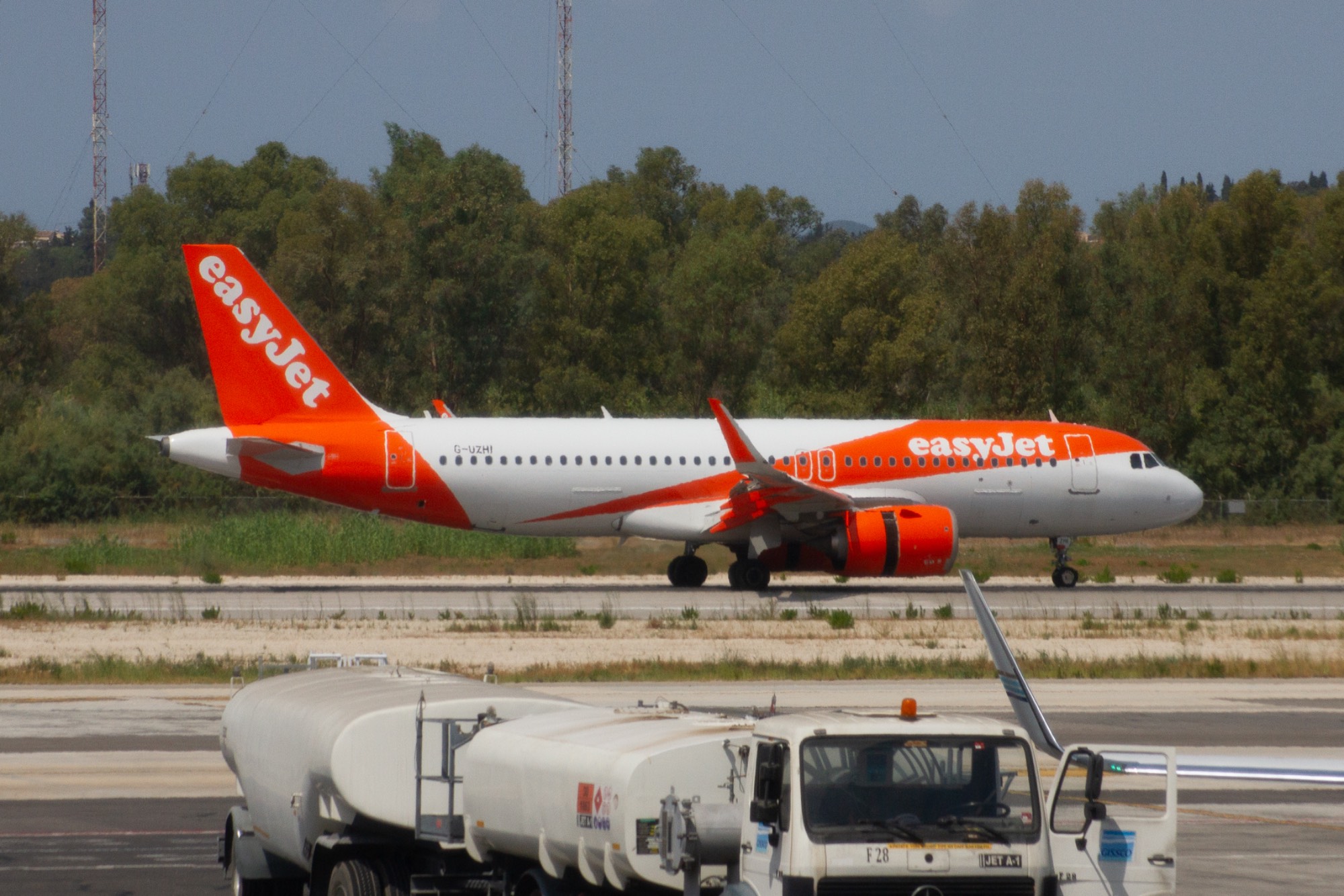 easyJet G-UZHI at LGKR by oscarbromilow