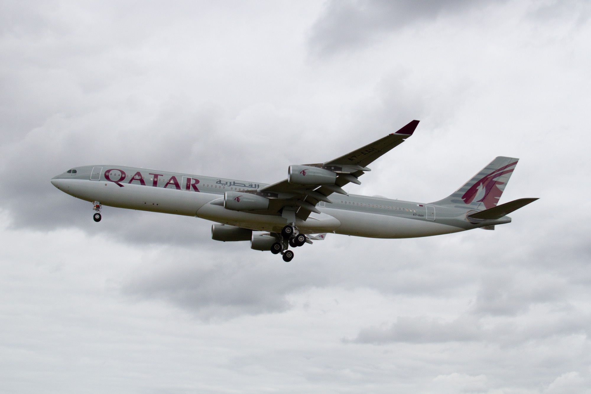 Qatar Executive A7-AAH at EGLL by oscarbromilow