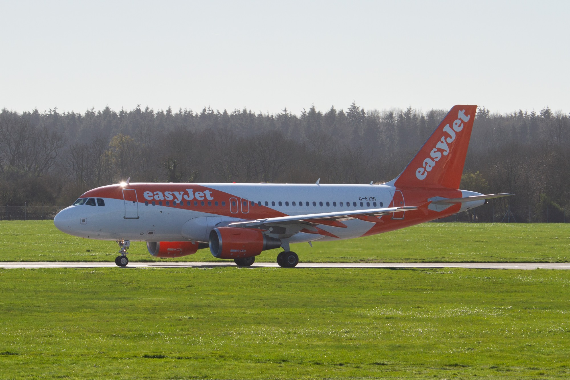 easyJet G-EXBI at EGHI by oscarbromilow