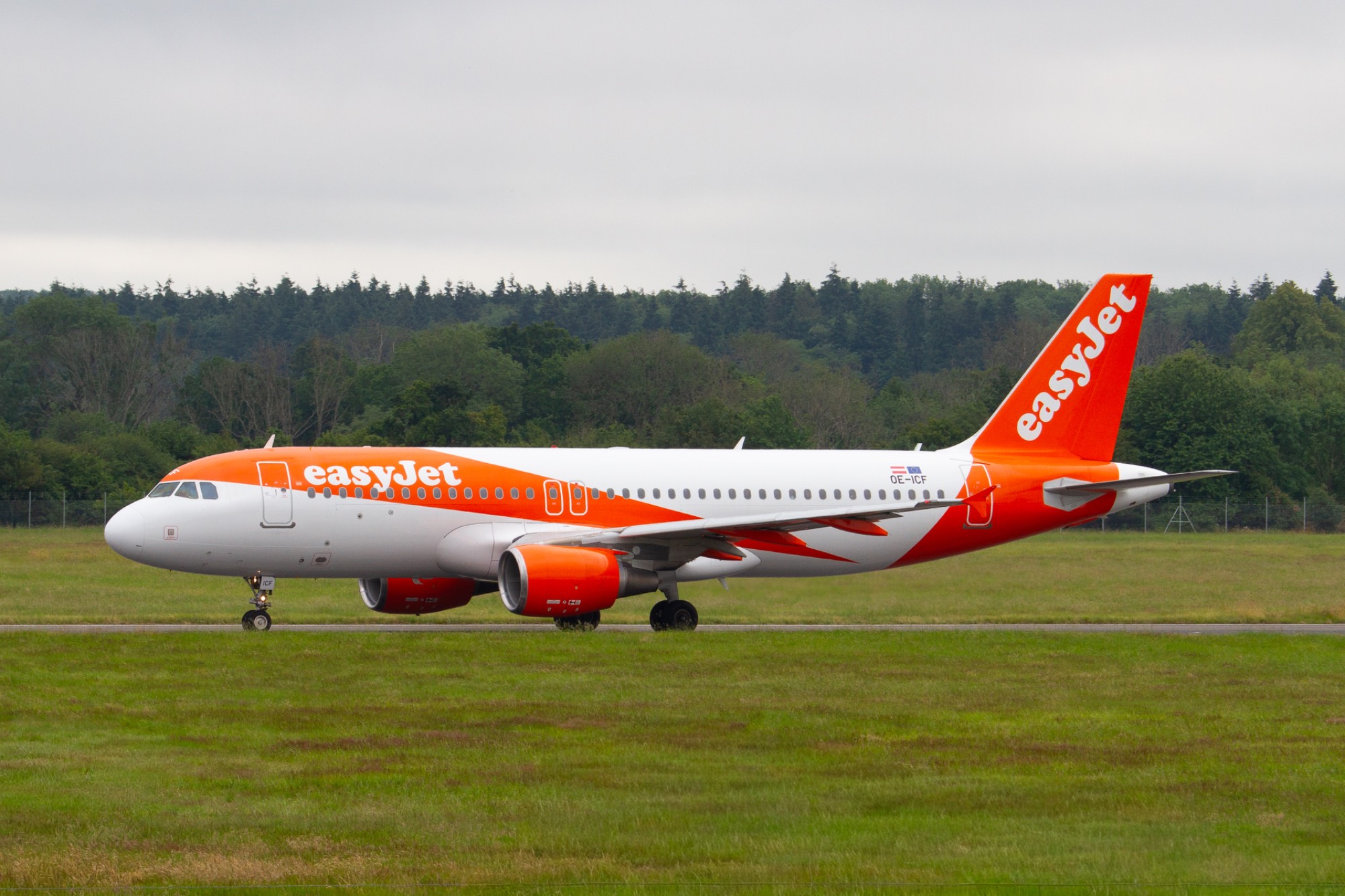 easyJet OE-ICF at EGHI by oscarbromilow