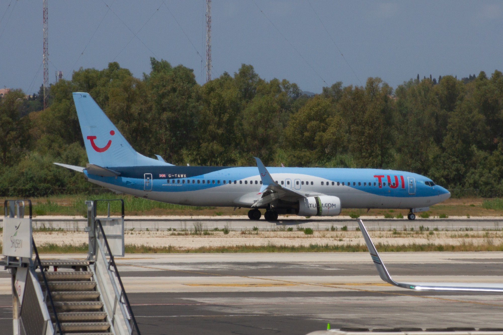 TUI G-TAWX at LGKR by oscarbromilow