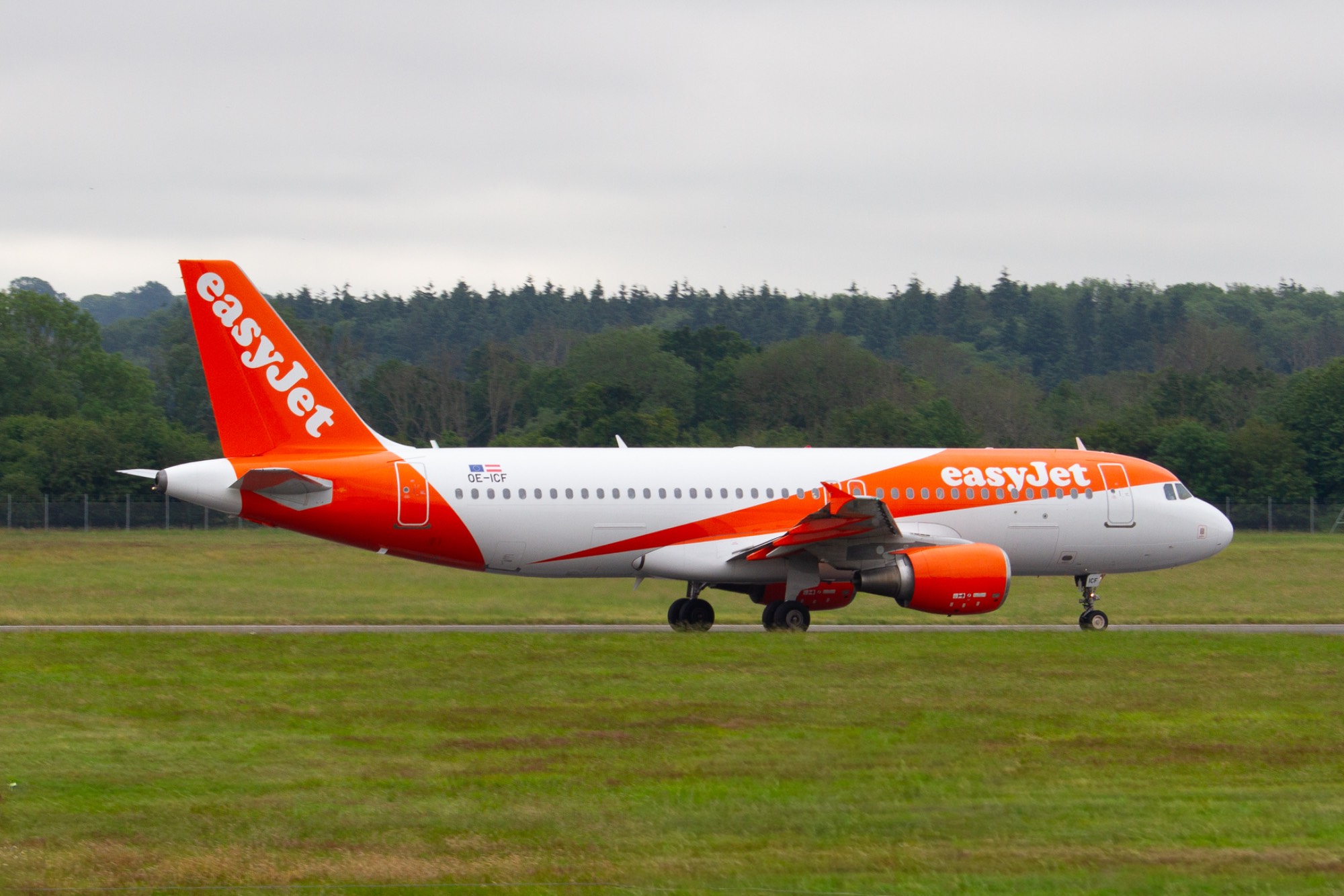 easyJet OE-ICF at EGHI by oscarbromilow