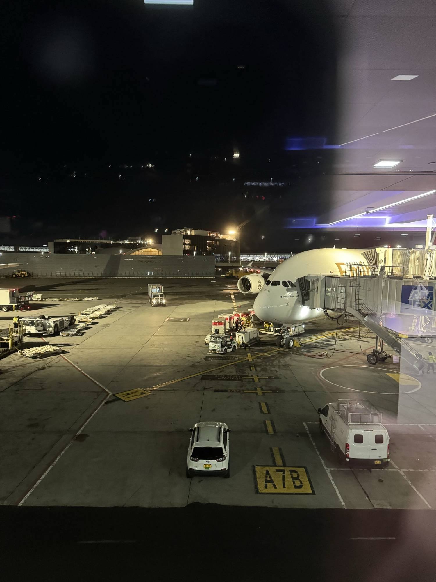 Emirates A6-EOO at KJFK by Piscty