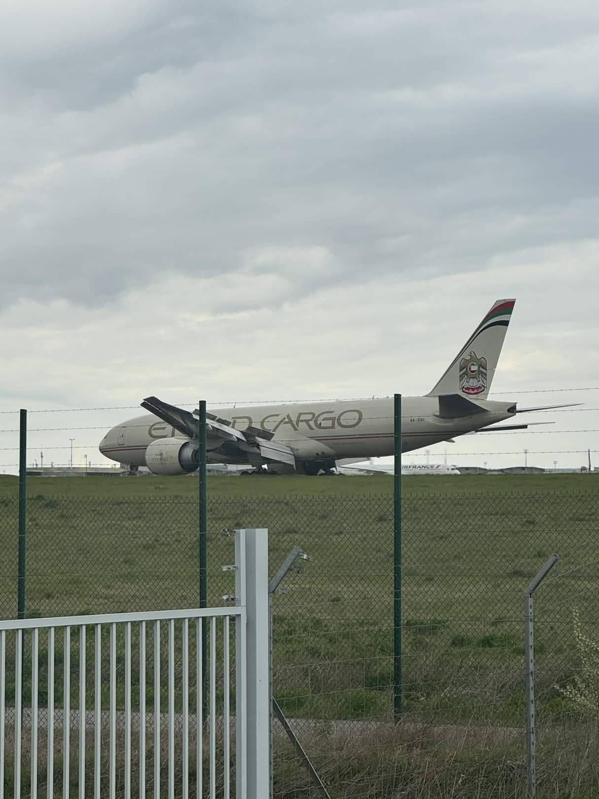 Etihad (Cargo) A6-DDC at LFPG by Piscty