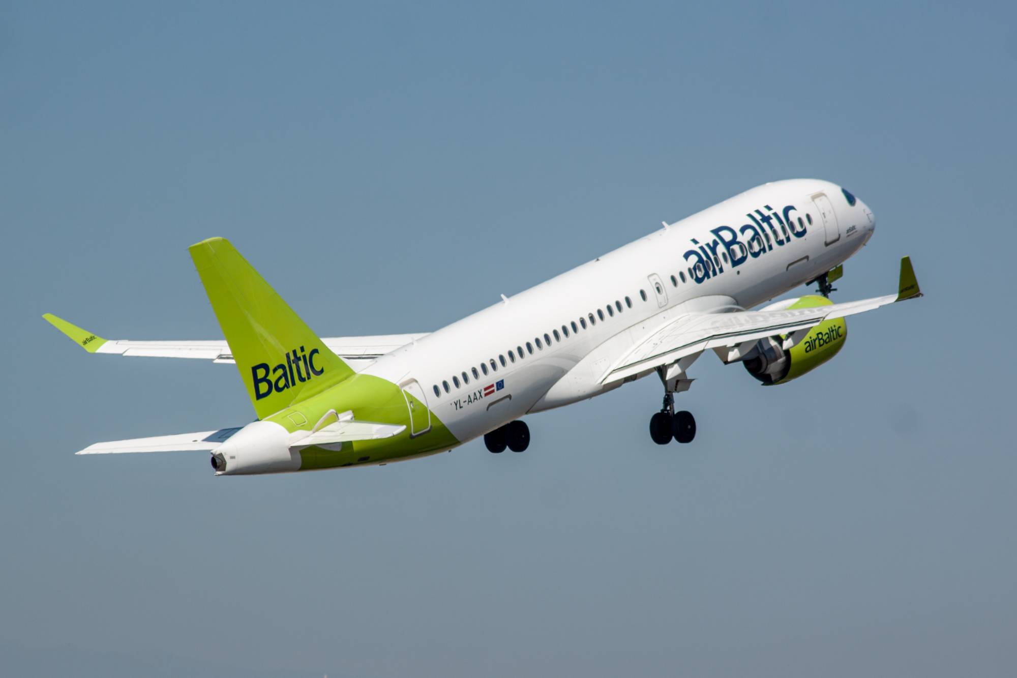 airBaltic YL-AAX at LEBL by jorgealvarezsan