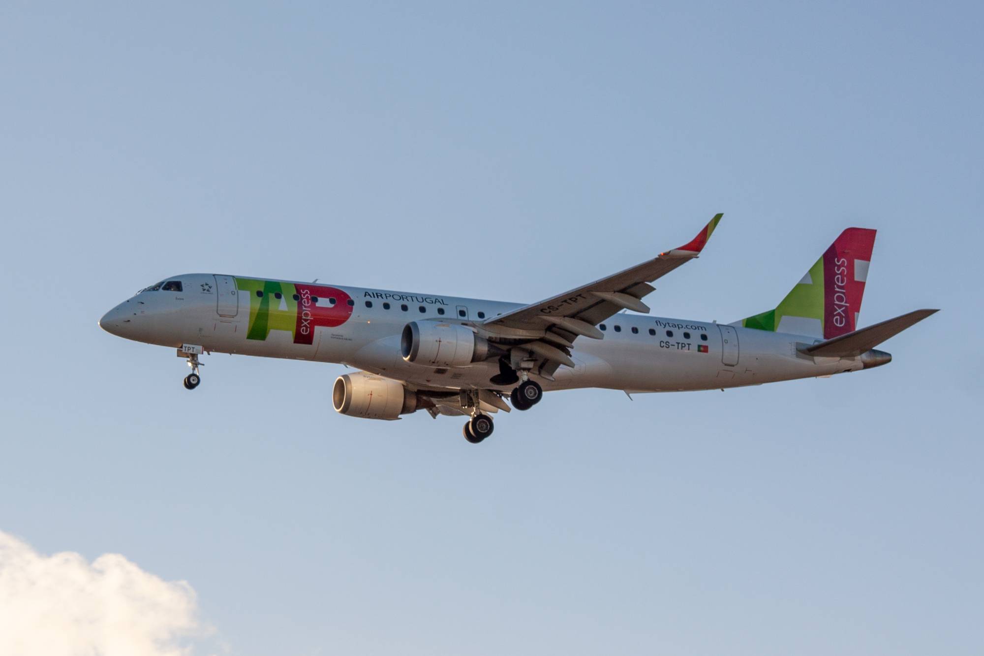 TAP Express CS-TPT at LPPT by jorgealvarezsan