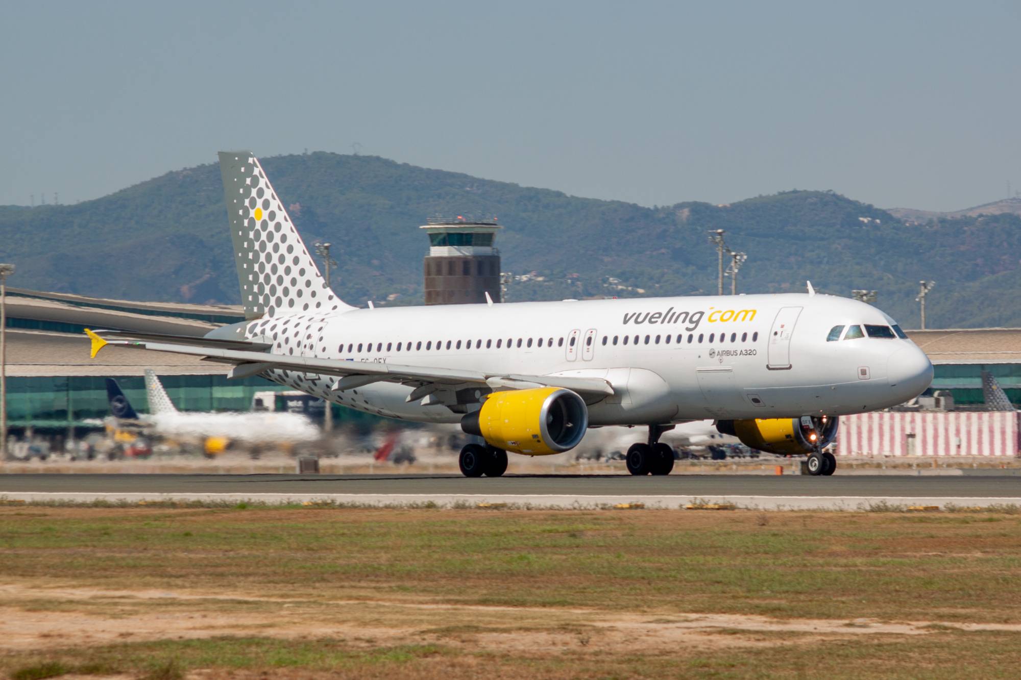 Vueling EC-OFX at LEBL by jorgealvarezsan