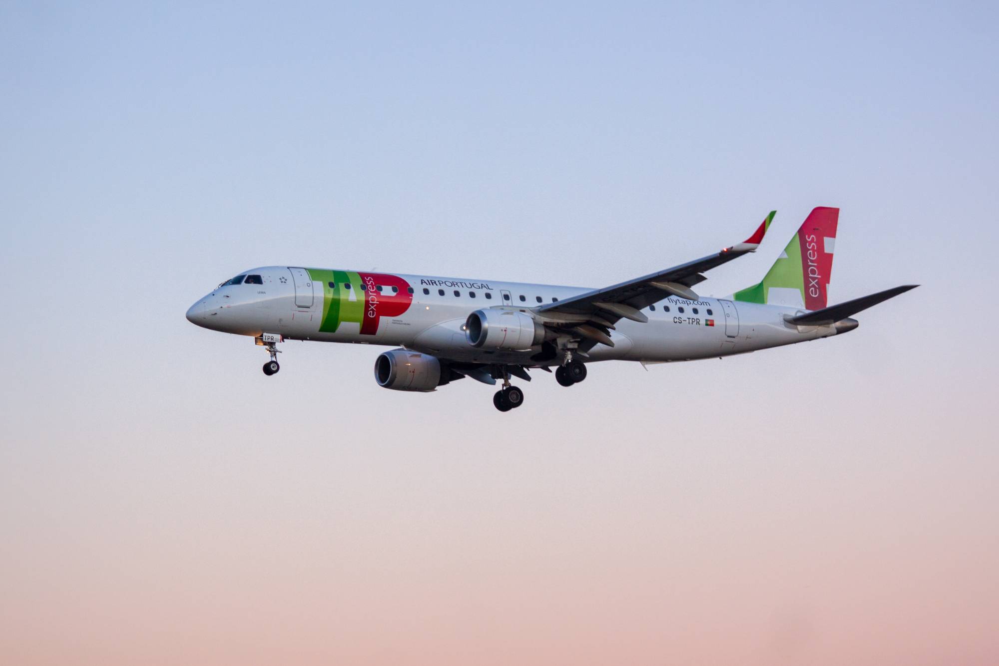 TAP Express CS-TPR at LPPT by jorgealvarezsan