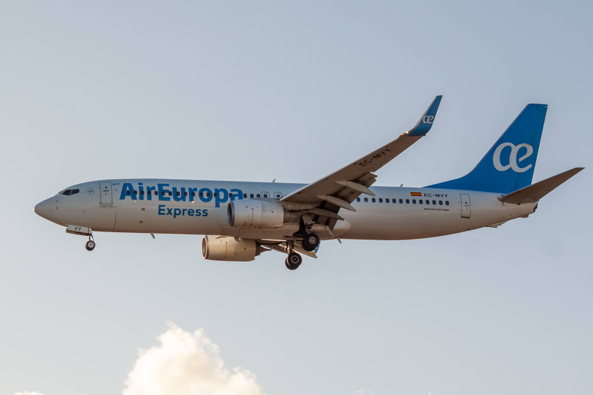 Air Europa Express EC-MVY at LPPT by jorgealvarezsan