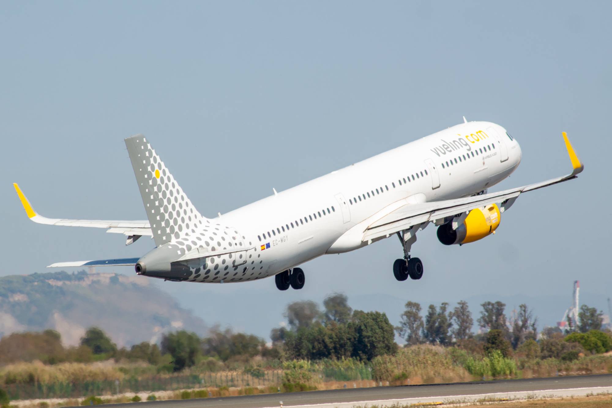 Vueling EC-MGY at LEBL by jorgealvarezsan
