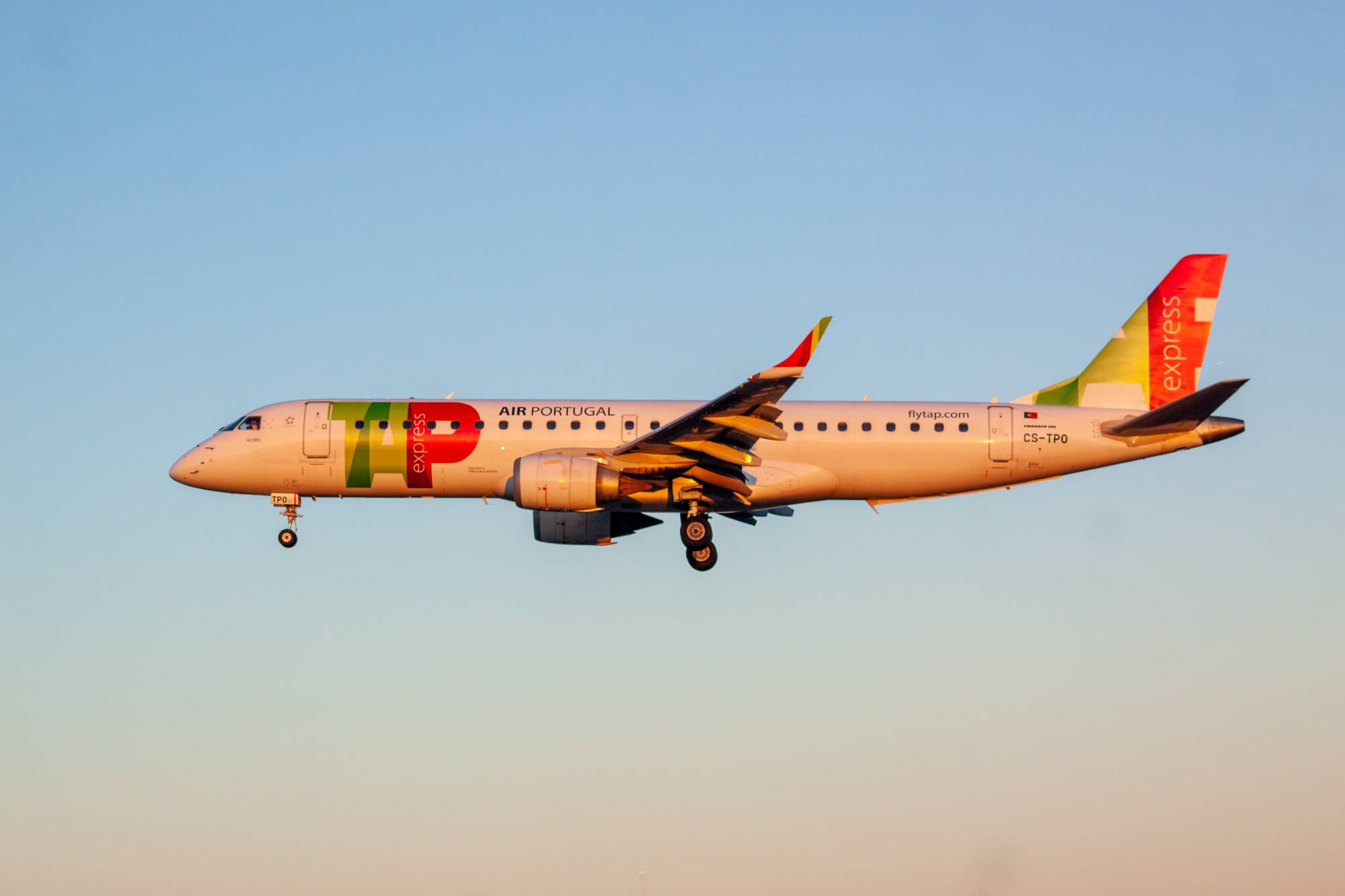 TAP Express CS-TPO at LPPT by jorgealvarezsan