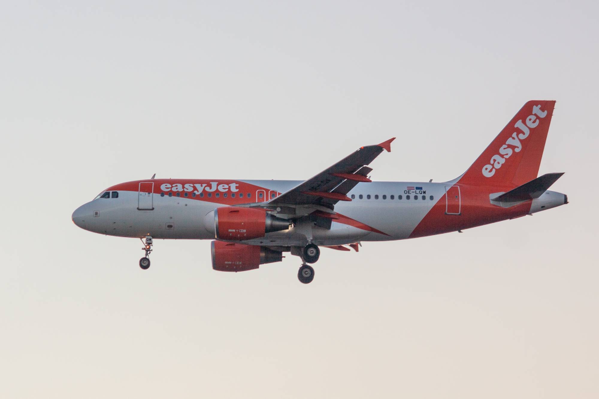 easyJet Europe OE-LQW at LPPT by jorgealvarezsan