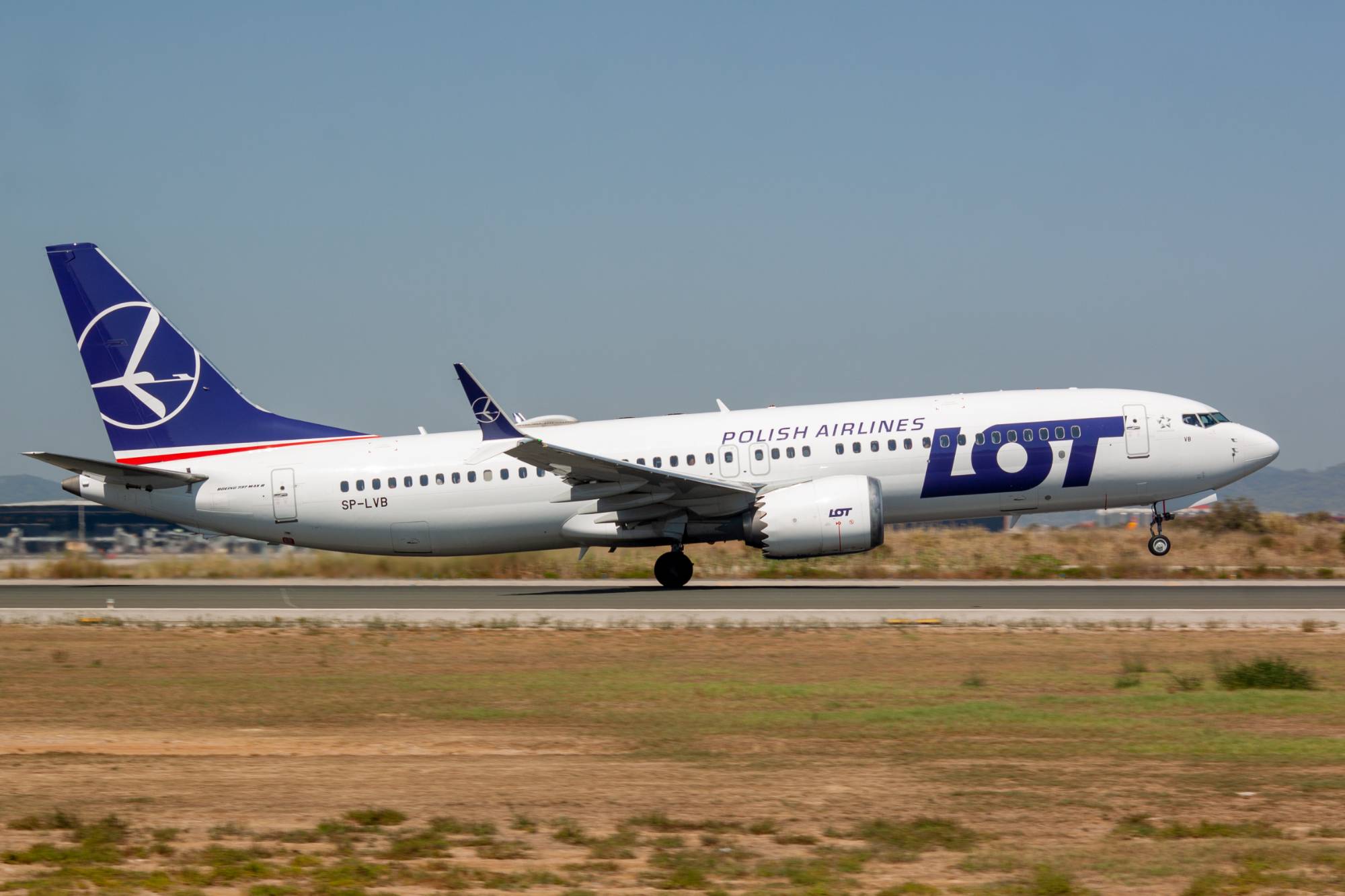 LOT Polish Airlines SP-LVB at LEBL by jorgealvarezsan