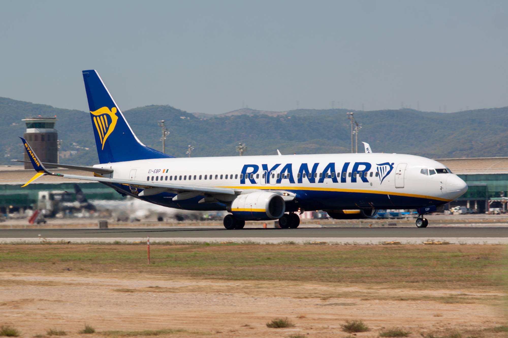 Ryanair EI-EBP at LEBL by jorgealvarezsan
