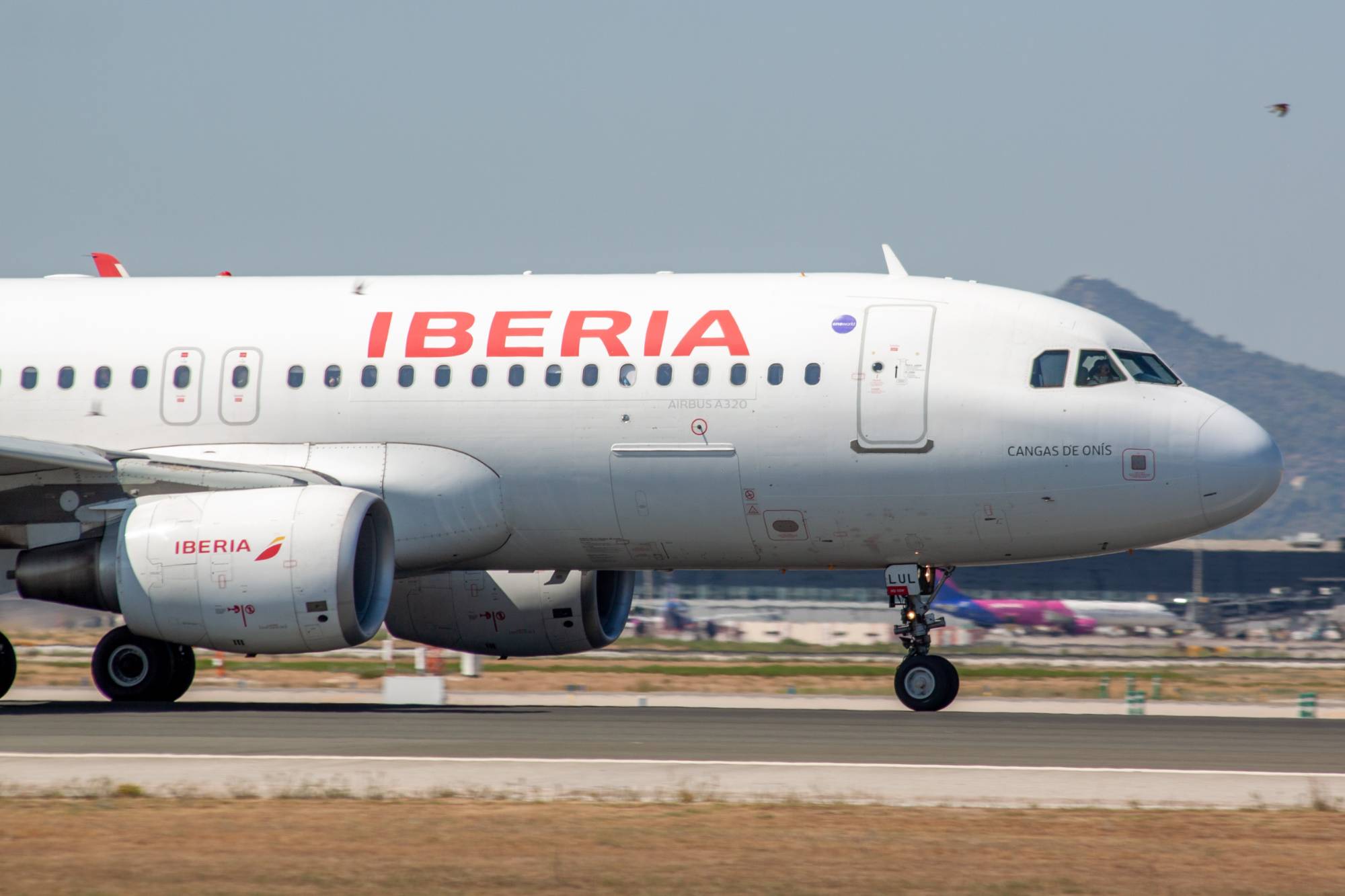 Iberia EC-LUL at LEBL by jorgealvarezsan