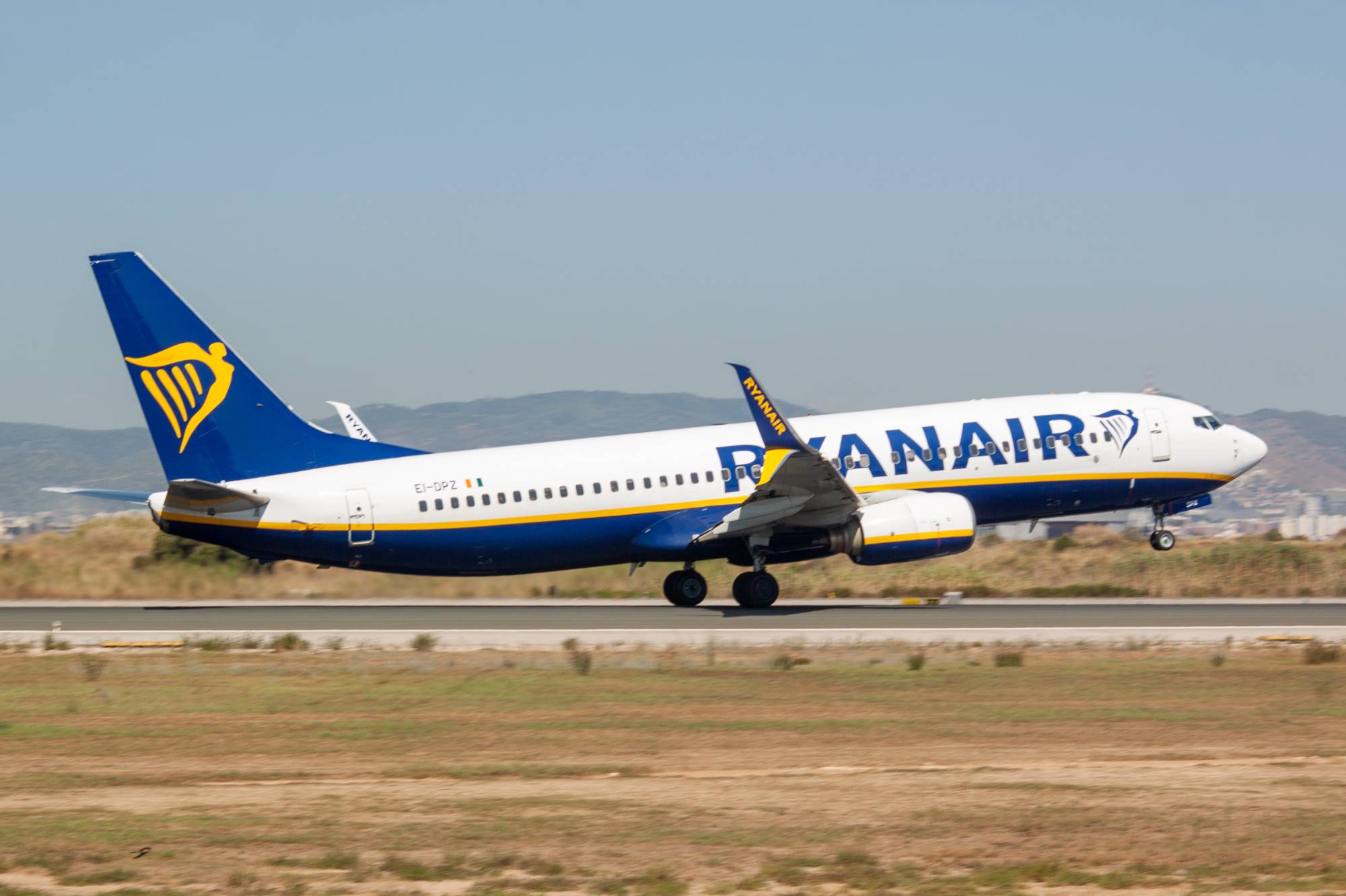 Ryanair EI-DPZ at LEBL by jorgealvarezsan
