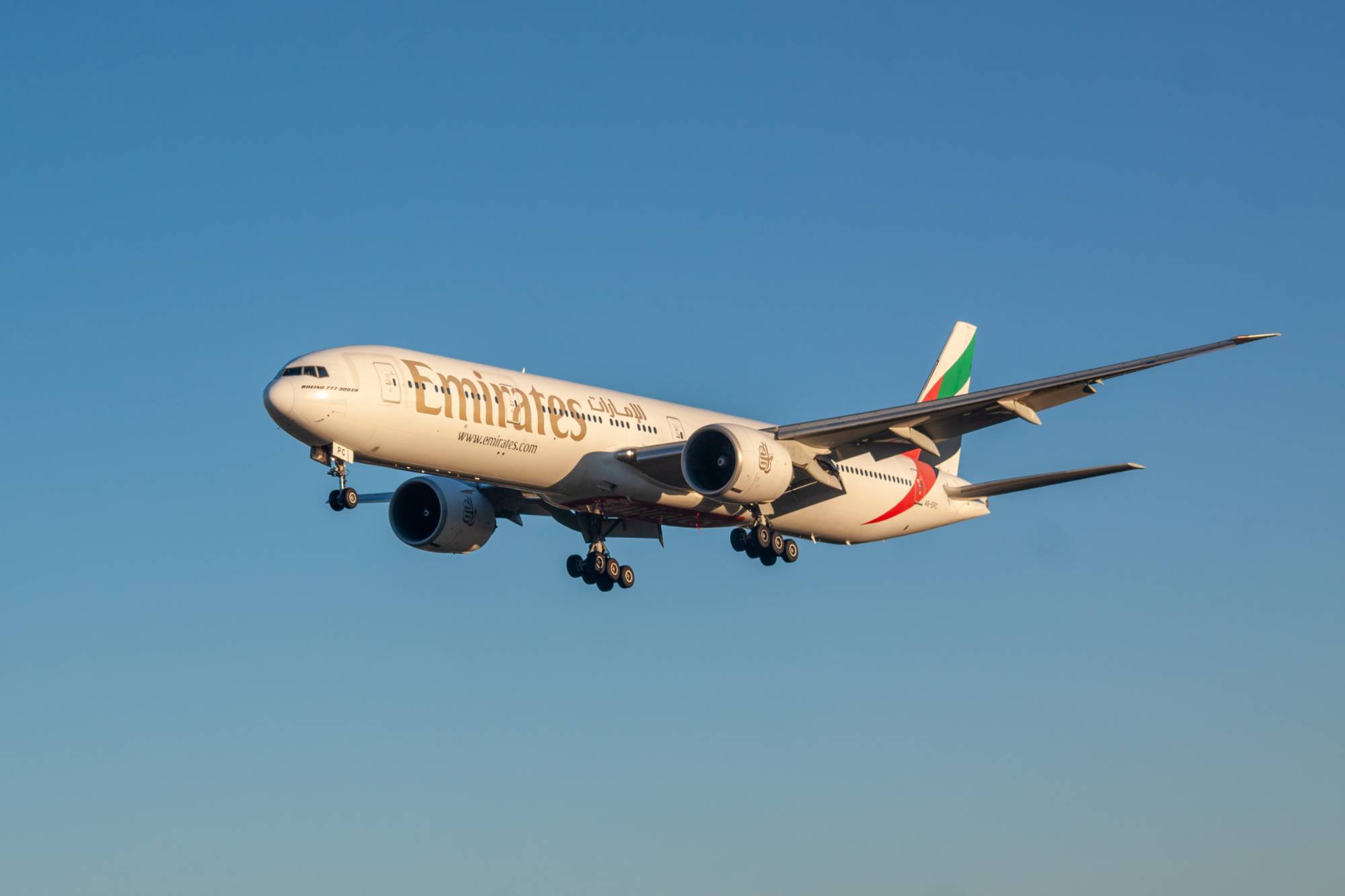 Emirates A6-EPC at LPPT by jorgealvarezsan