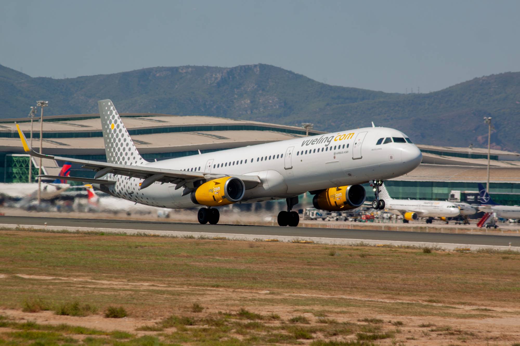 Vueling EC-MQB at LEBL by jorgealvarezsan