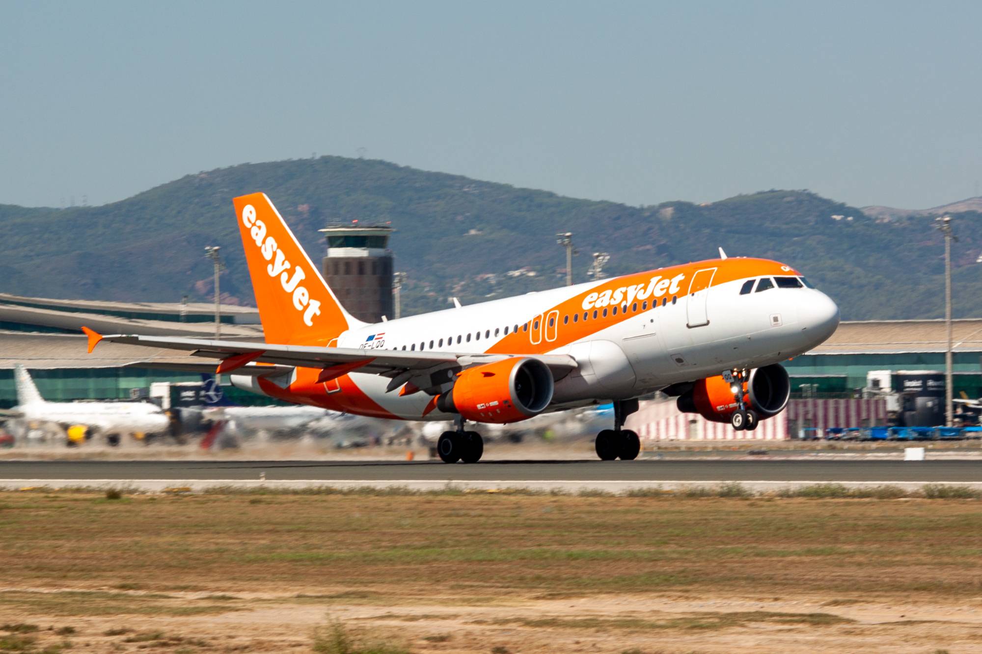 easyJet Europe OE-LQQ at LEBL by jorgealvarezsan