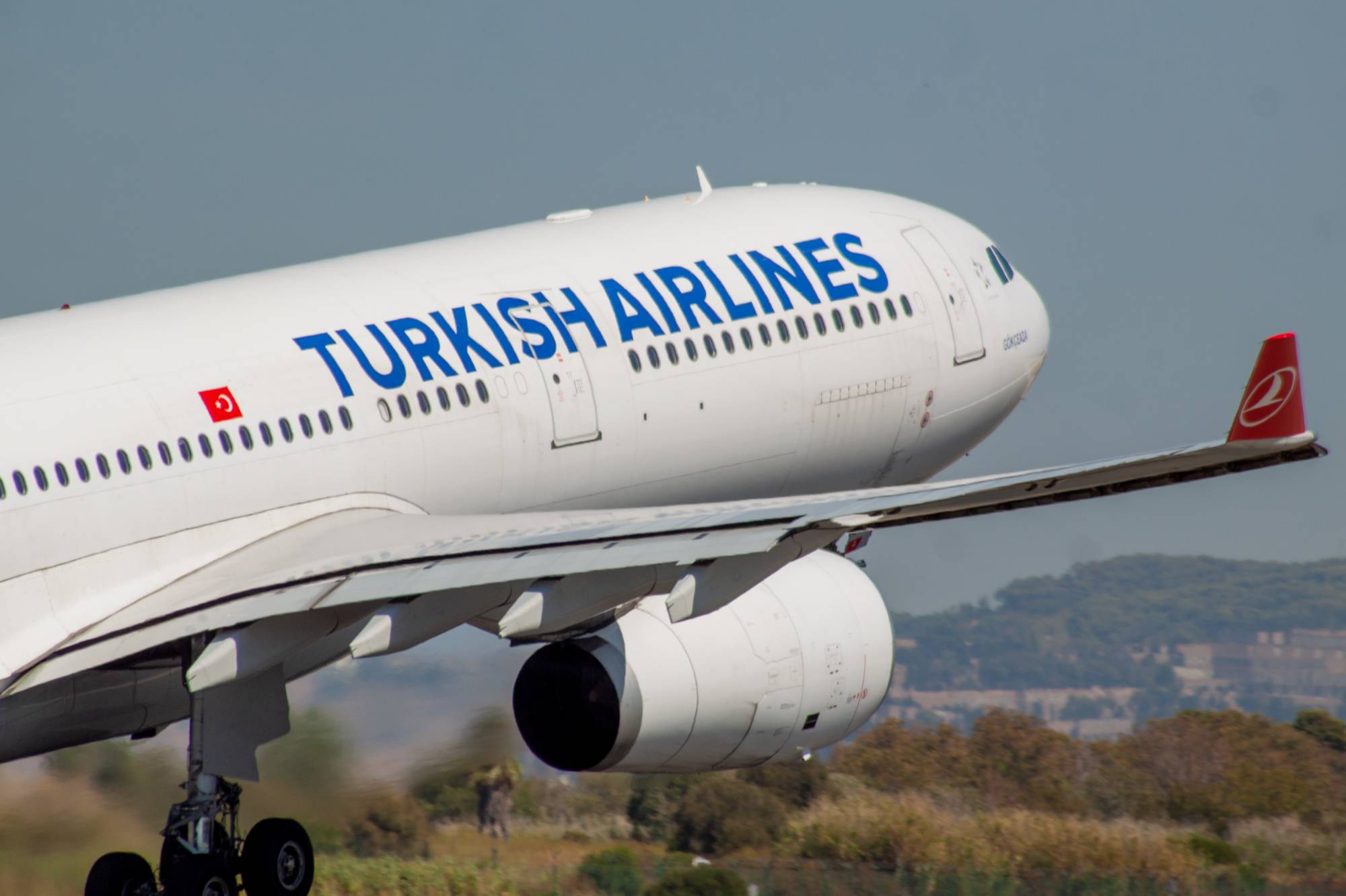 Turkish Airlines TC-JNP at LEBL by jorgealvarezsan