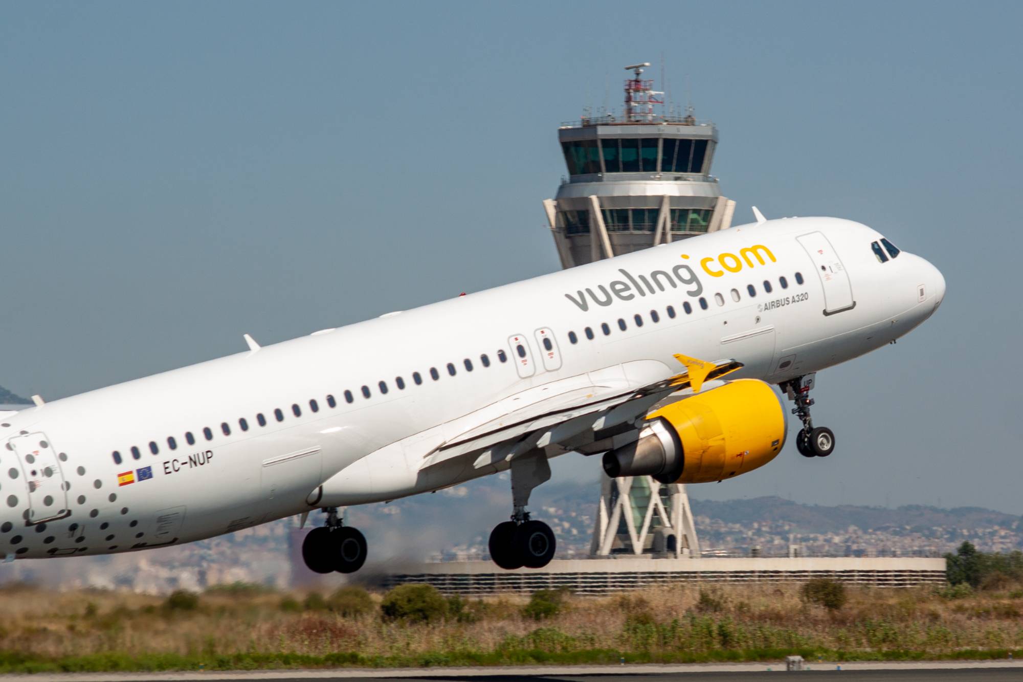 Vueling EC-NUP at LEBL by jorgealvarezsan