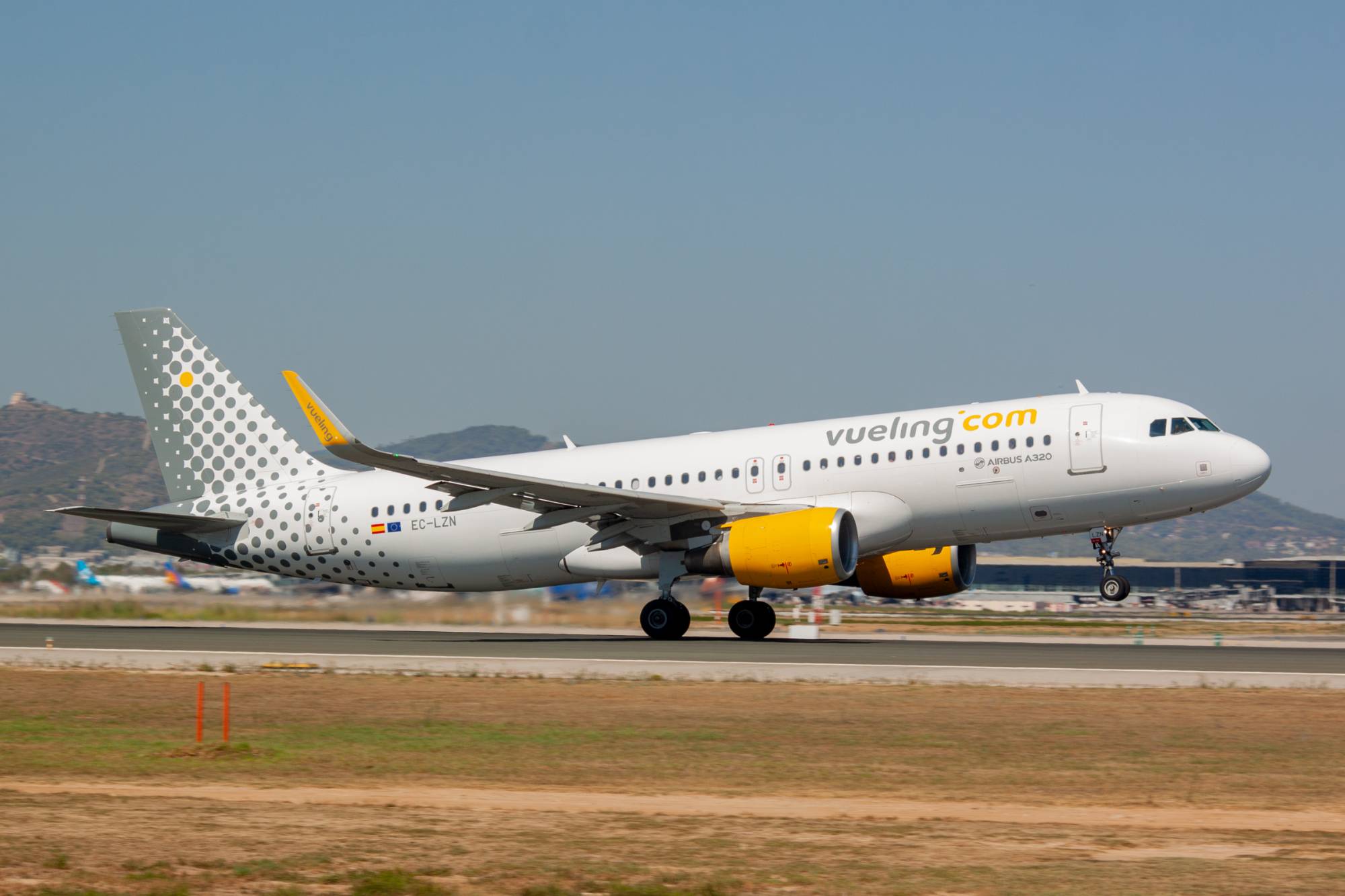 Vueling EC-LZN at LEBL by jorgealvarezsan