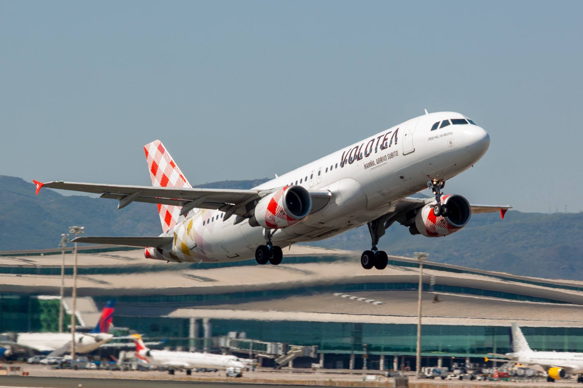 Volotea Airlines EC-NQM at LEBL by jorgealvarezsan