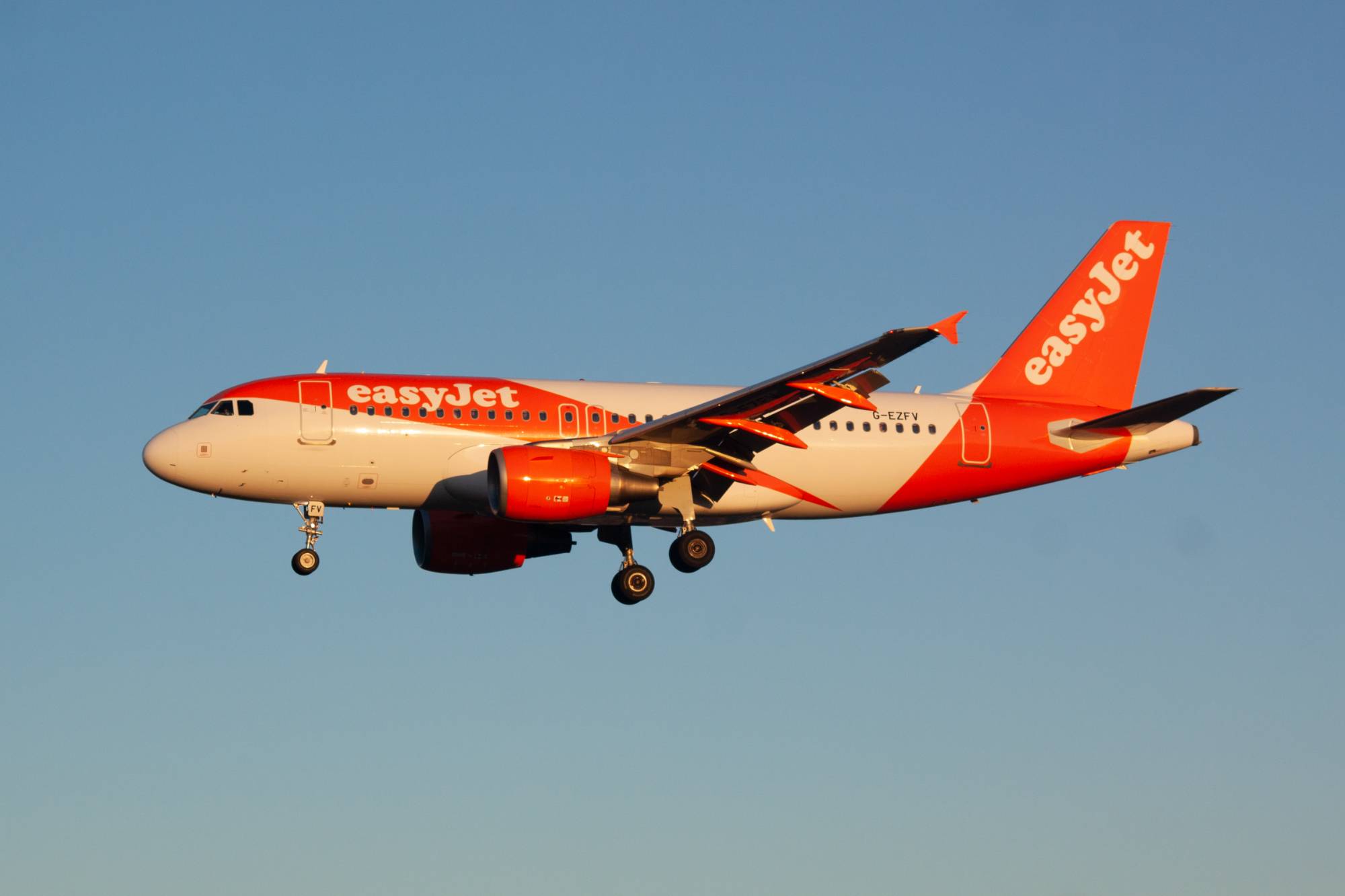 easyJet G-EZFV at LPPT by jorgealvarezsan